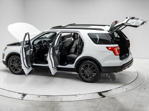 Used 2017 Ford Explorer XLT w/ Equipment Group 202A FWD image 36