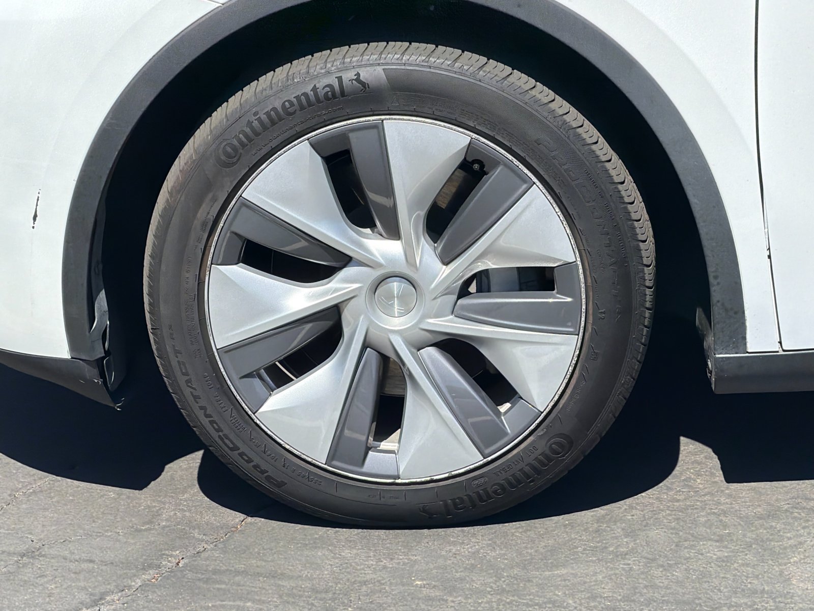 Used 2023 Tesla Model Y Long Range AWD/4WD image 23