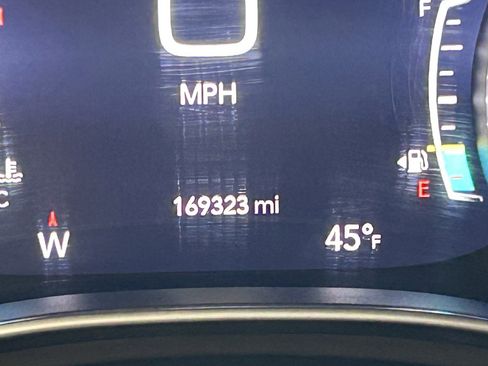 Used 2019 Chrysler Pacifica Touring-L Plus w/ Tire & Wheel Group image 27