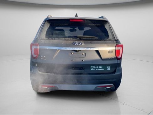 Used 2017 Ford Explorer XLT w/ Equipment Group 202A image 9