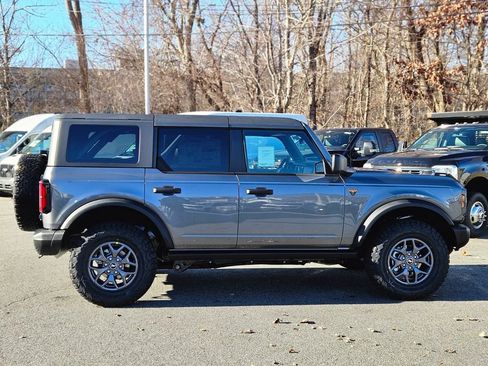 Used 2025 Ford Bronco Badlands image 6