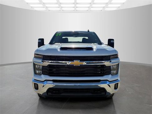 Used 2024 Chevrolet Silverado 2500 LT image 9