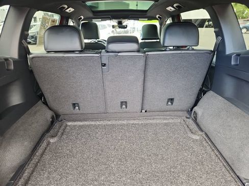 Used 2024 Volkswagen Tiguan SE R-Line w/ MDO Package, Two-Row AWD/4WD image 10