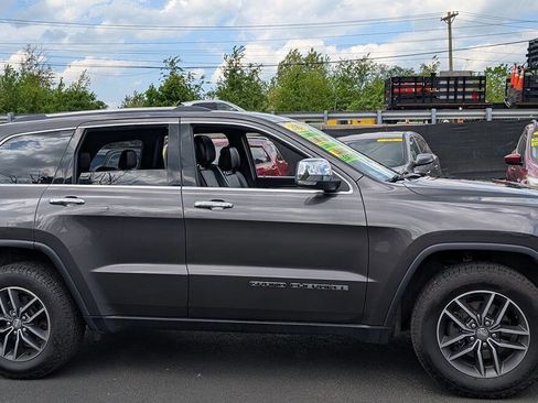 Used 2018 Jeep Grand Cherokee Limited AWD/4WD image 2