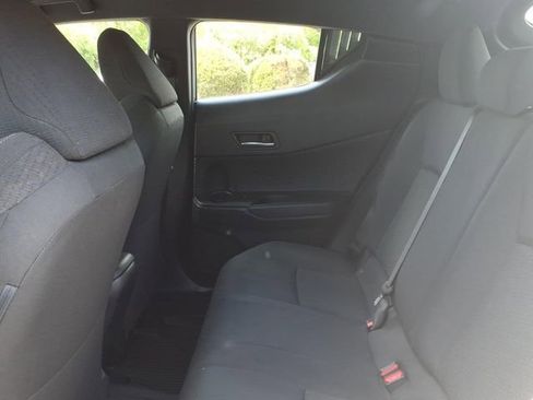 Used 2018 Toyota C-HR XLE FWD image 17