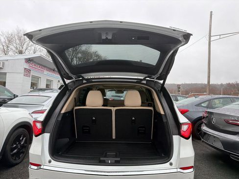 Used 2023 Acura MDX SH-AWD w/ Technology Package image 9