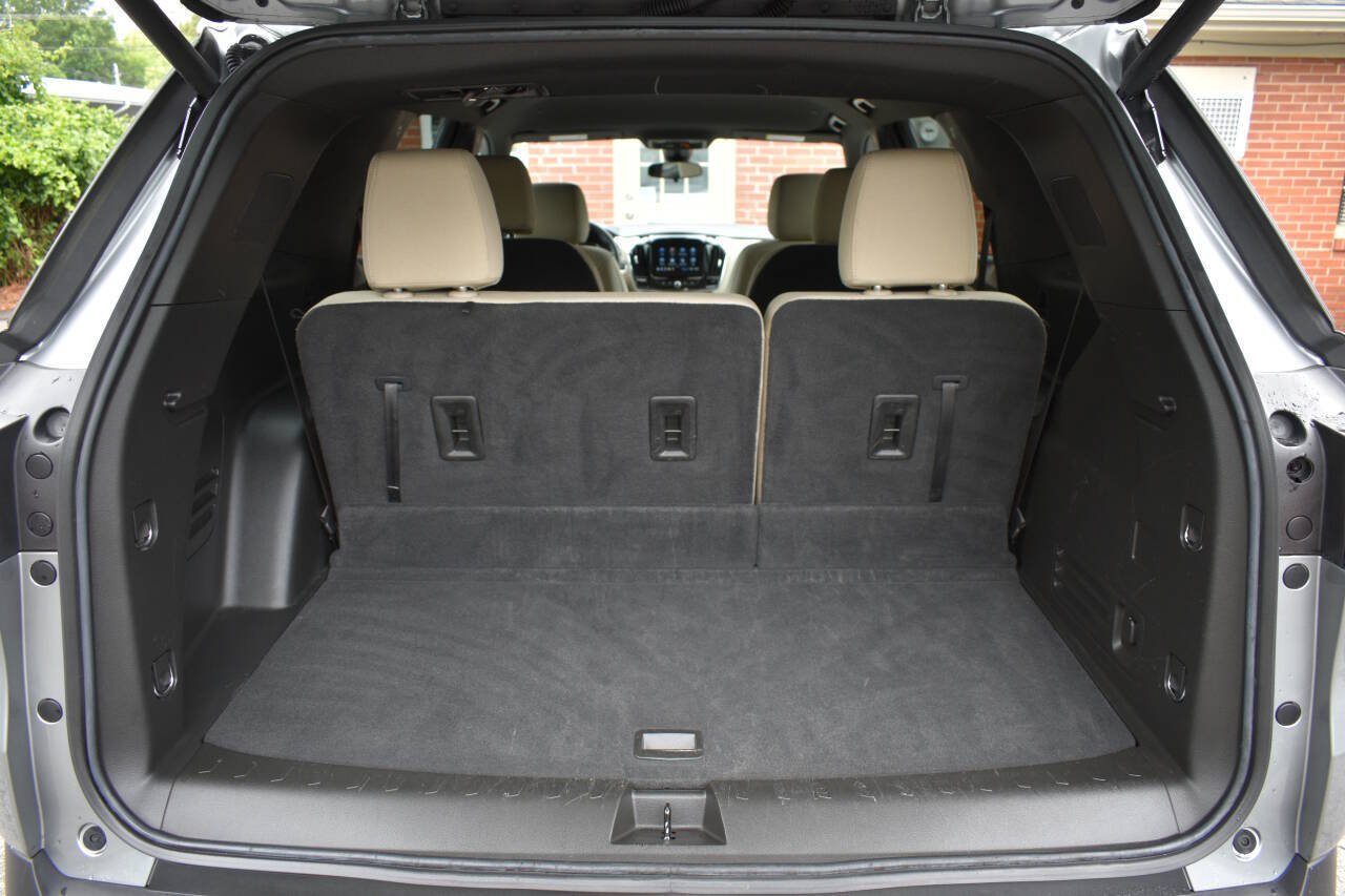 Used 2023 Chevrolet Traverse LT w/ LPO, Cargo Package AWD/4WD image 11