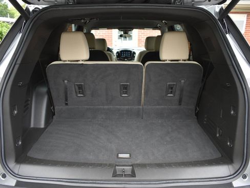 Used 2023 Chevrolet Traverse LT w/ LPO, Cargo Package AWD/4WD image 11