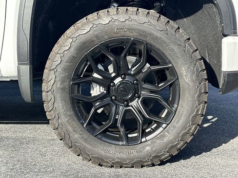 New 2025 GMC Sierra 1500 AT4 w/ Technology Package image 25