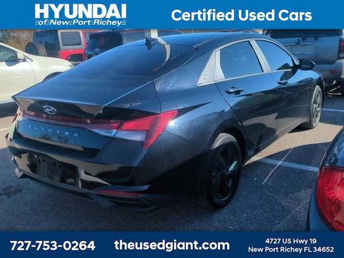 Used 2023 Hyundai Elantra SEL image 3