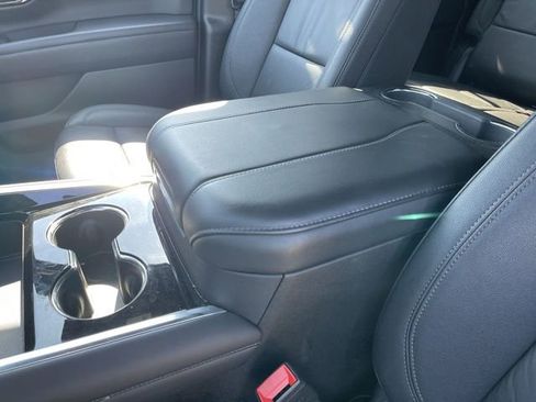 Used 2025 Chevrolet Suburban Z71 AWD/4WD image 21