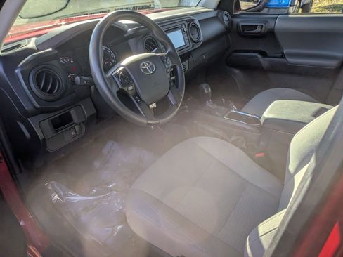 Used 2018 Toyota Tacoma SR image 9