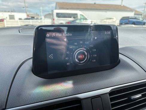 Used 2017 MAZDA MAZDA3 Touring image 27