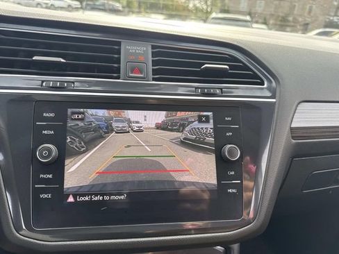 Used 2022 Volkswagen Tiguan SEL R-Line image 27