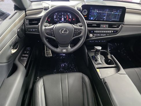 Used 2025 Lexus ES 350 F Sport image 13