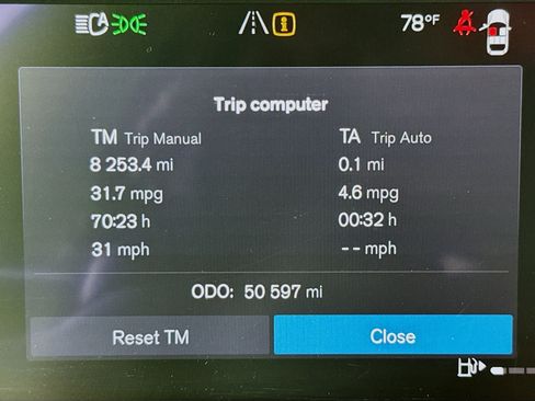 Used 2023 Volvo XC40 B4 Plus w/ Driver Assist Package FWD image 15