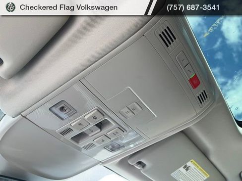 Used 2025 Volkswagen Taos SE image 18