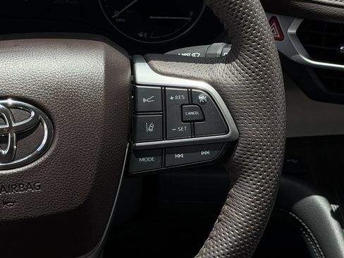 Used 2024 Toyota Sienna Platinum FWD image 15