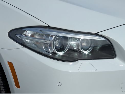 Used 2015 BMW 528i xDrive Sedan image 16