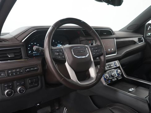 Used 2023 GMC Yukon XL Denali w/ Advanced Technology Package AWD/4WD image 27
