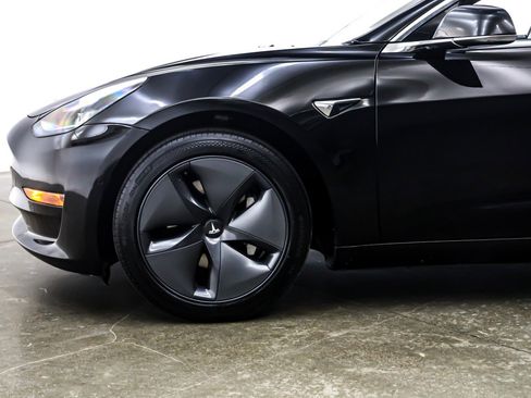 Used 2020 Tesla Model 3 Standard Range Plus image 9
