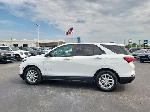 Used 2022 Chevrolet Equinox LS w/ LS Convenience Package FWD image 3