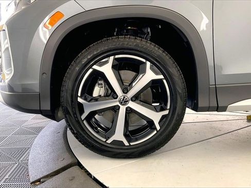 New 2026 Volkswagen Tiguan SE image 12
