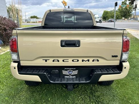Used 2020 Toyota Tacoma TRD Off-Road w/ TRD Premium Off Road Package AWD/4WD image 8
