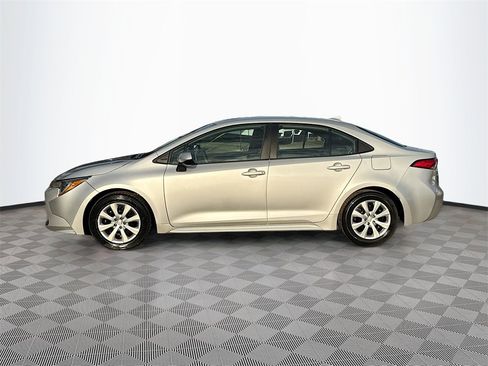 Used 2021 Toyota Corolla LE image 9