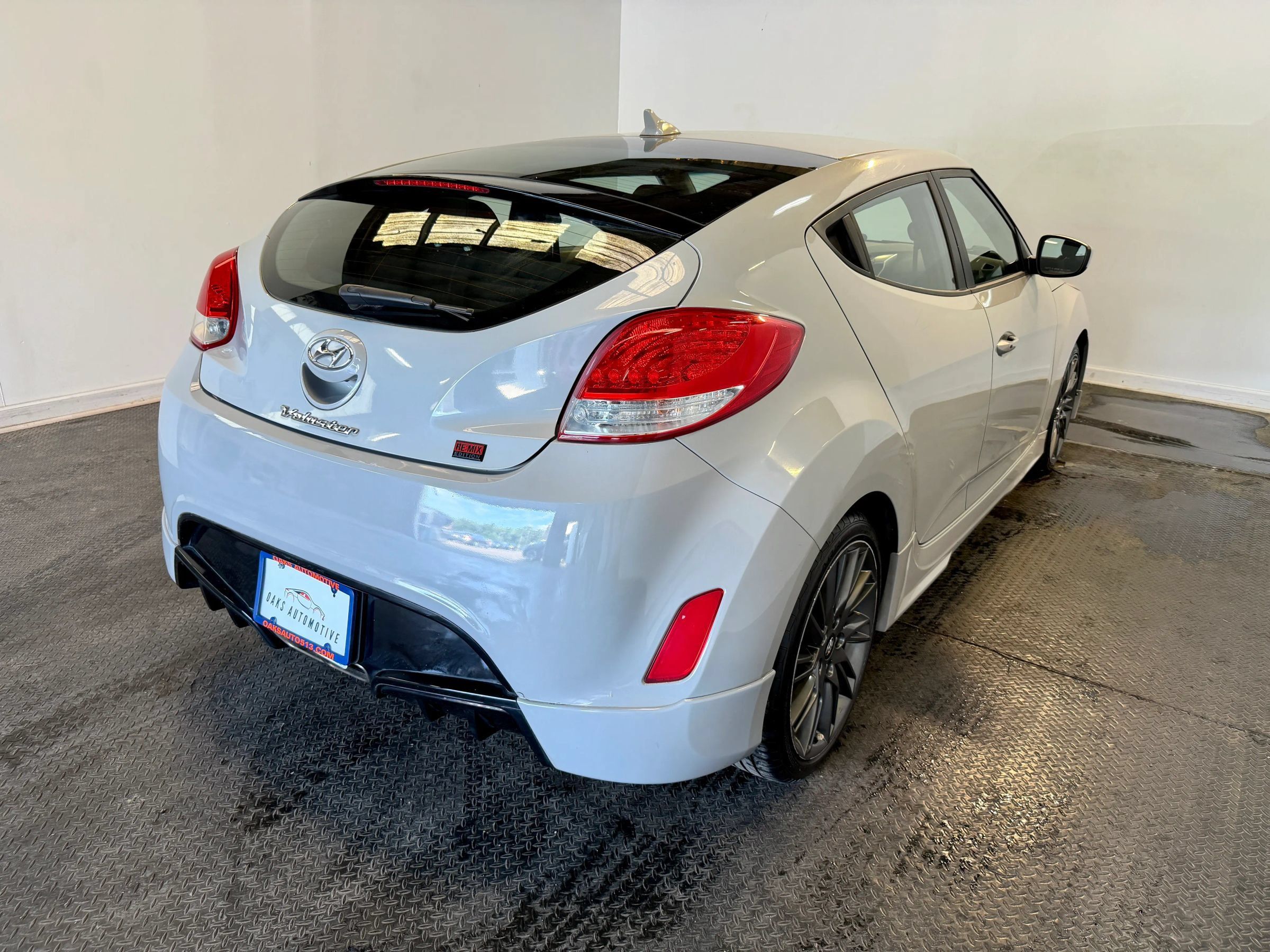 Used 2013 Hyundai Veloster RE:MIX Edition FWD image 7
