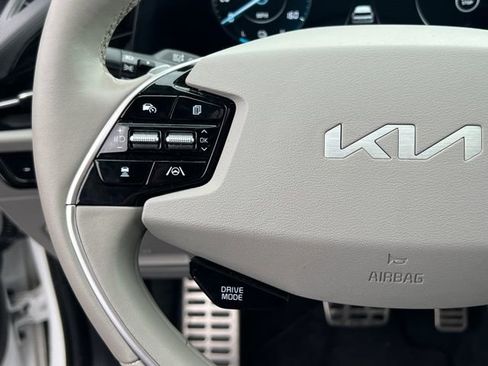 Certified 2024 Kia Niro Wave w/ Wave Preserve Package image 24
