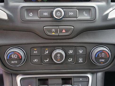 Used 2024 GMC Terrain SLE w/ Driver Convenience Package FWD image 14
