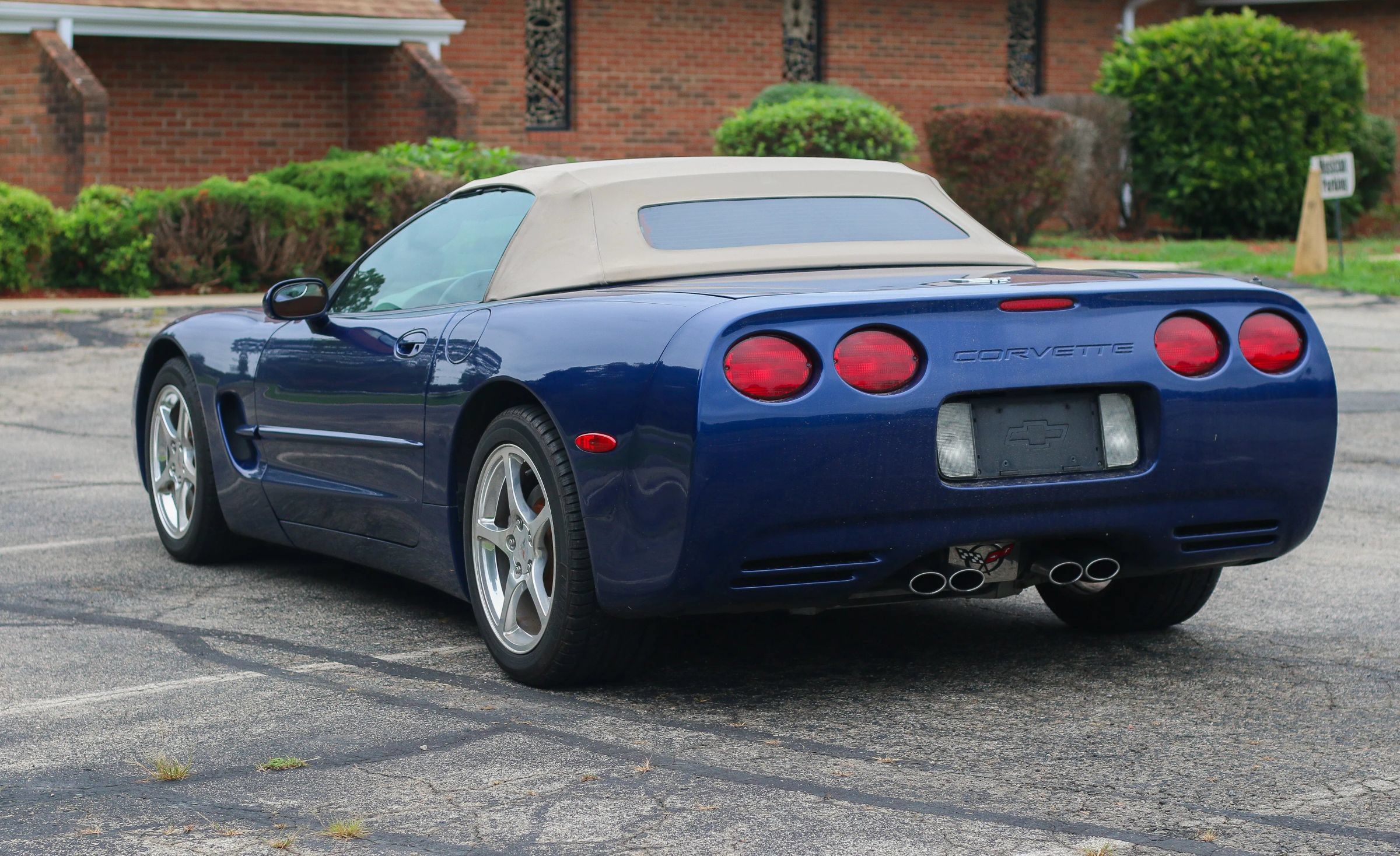 Used 2004 Chevrolet Corvette Convertible w/ Preferred Equipment Group RWD image 29