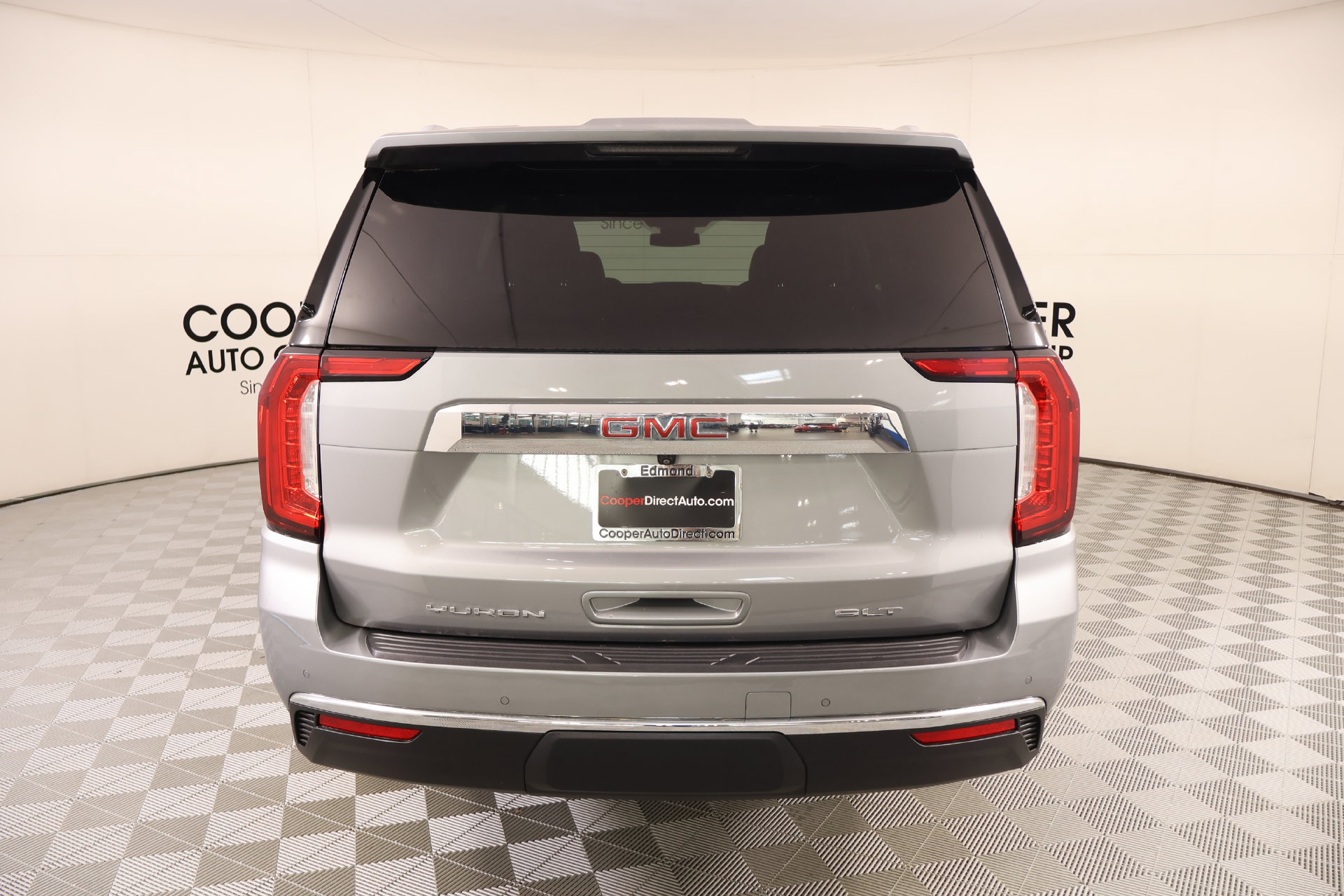 Used 2024 GMC Yukon XL SLT w/ SLT Luxury Package RWD image 24