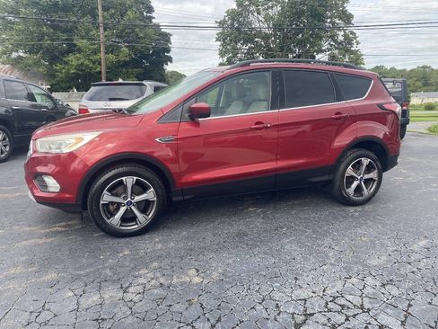 Used 2017 Ford Escape SE w/ Equipment Group 201A AWD/4WD image 5
