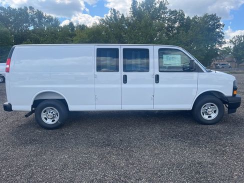New 2025 Chevrolet Express 3500 Extended w/ Driver Convenience Package image 8