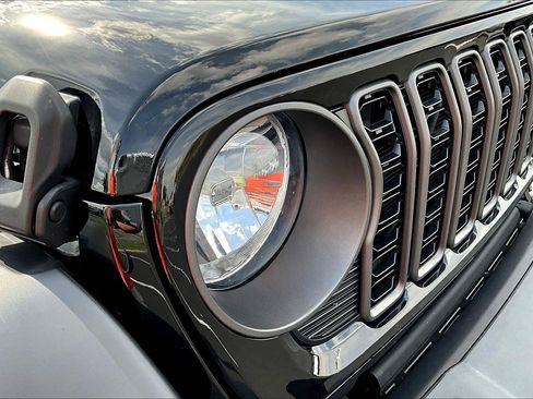 Used 2024 Jeep Wrangler Sport image 31