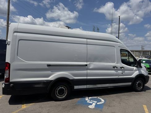 Used 2018 Ford Transit 250 148 High Roof Extended RWD image 4