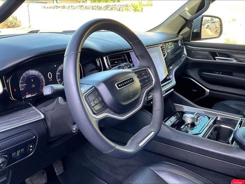 Used 2022 Jeep Wagoneer Series III w/ Premium Group I AWD/4WD image 14