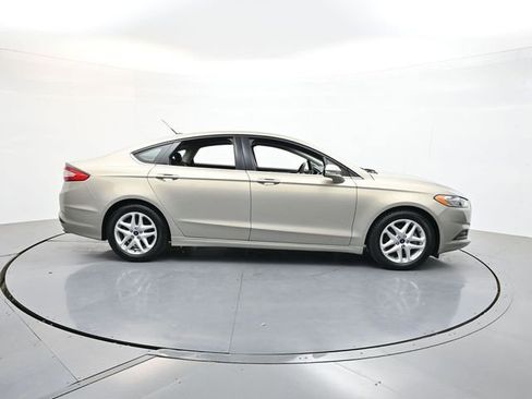 Used 2016 Ford Fusion SE FWD image 8