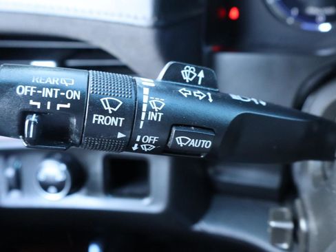 Used 2020 Cadillac Escalade Luxury image 25