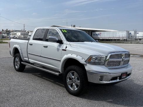 Used 2016 RAM 1500 Laramie w/ Convenience Group AWD/4WD image 3