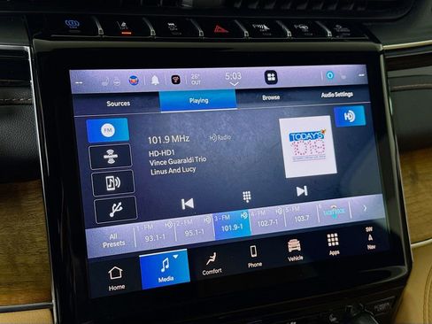 Used 2025 Jeep Grand Cherokee Summit image 7