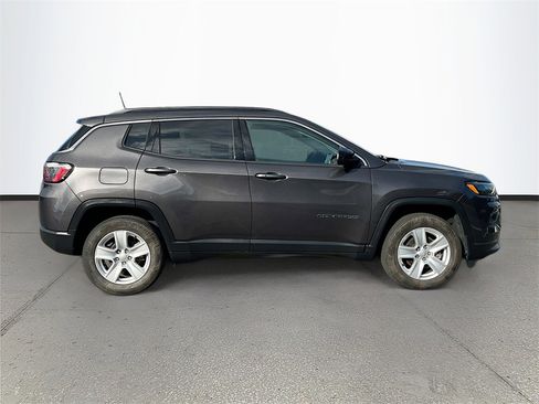 Certified 2022 Jeep Compass Latitude image 8