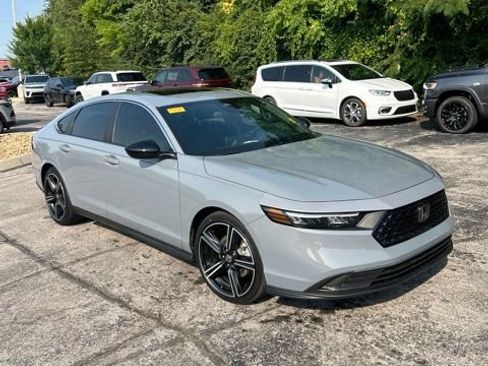 Used 2025 Honda Accord Sport image 3
