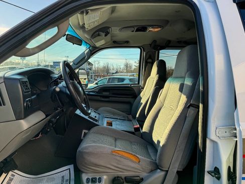 Used 2005 Ford Excursion XLT image 19