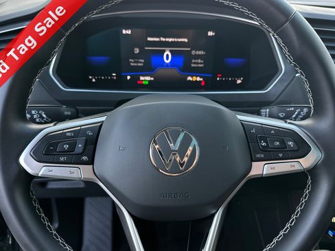 Certified 2022 Volkswagen Tiguan SE w/ Panoramic Sunroof Package image 24