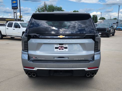 Used 2025 Chevrolet Suburban Premier AWD/4WD image 6