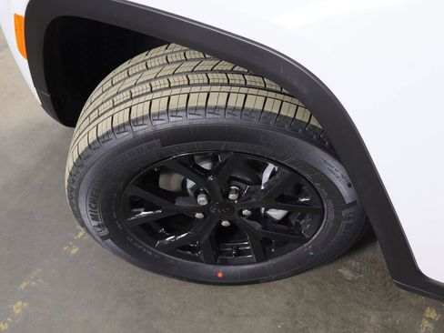 New 2026 Jeep Grand Cherokee Altitude image 46