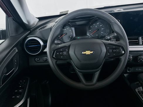 Used 2025 Chevrolet Trax LS image 18